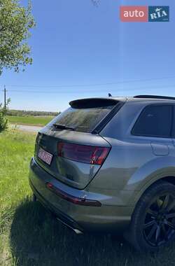 Внедорожник / Кроссовер Audi Q7 2018 в 