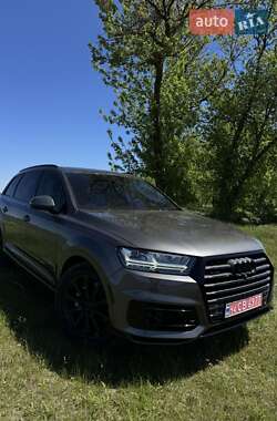 Внедорожник / Кроссовер Audi Q7 2018 в 