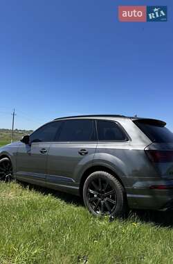 Внедорожник / Кроссовер Audi Q7 2018 в 