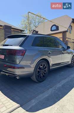 Внедорожник / Кроссовер Audi Q7 2018 в 