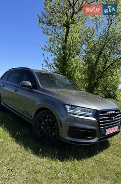 Внедорожник / Кроссовер Audi Q7 2018 в 
