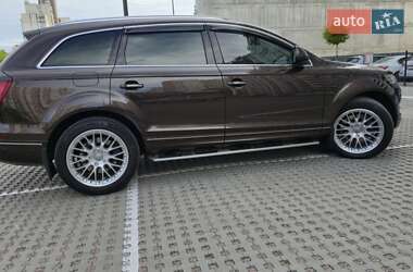 Внедорожник / Кроссовер Audi Q7 2013 в 