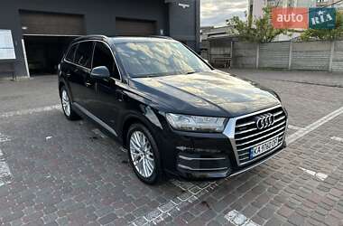 Внедорожник / Кроссовер Audi Q7 2017 в 