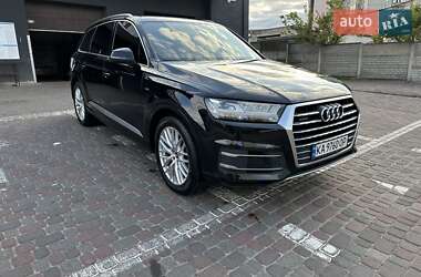 Внедорожник / Кроссовер Audi Q7 2017 в 