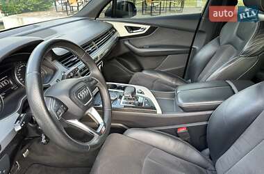 Внедорожник / Кроссовер Audi Q7 2017 в 