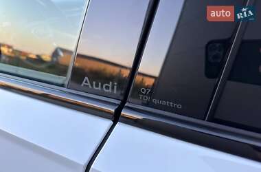 Позашляховик / Кросовер Audi Q7 2024 в 