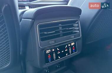 Позашляховик / Кросовер Audi Q7 2024 в 