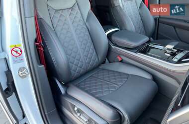 Позашляховик / Кросовер Audi Q7 2024 в 