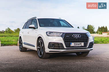 Внедорожник / Кроссовер Audi Q7 2017 в 