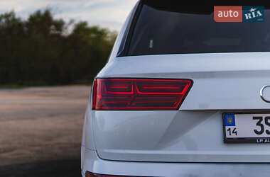 Внедорожник / Кроссовер Audi Q7 2017 в 