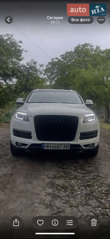 Внедорожник / Кроссовер Audi Q7 2013 в 