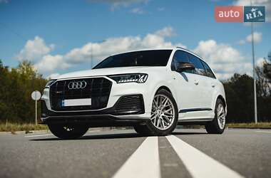Внедорожник / Кроссовер Audi Q7 2020 в 