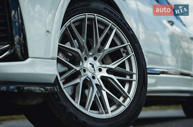 Внедорожник / Кроссовер Audi Q7 2020 в 