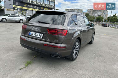 Позашляховик / Кросовер Audi Q7 2017 в 