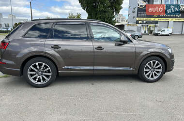 Позашляховик / Кросовер Audi Q7 2017 в 