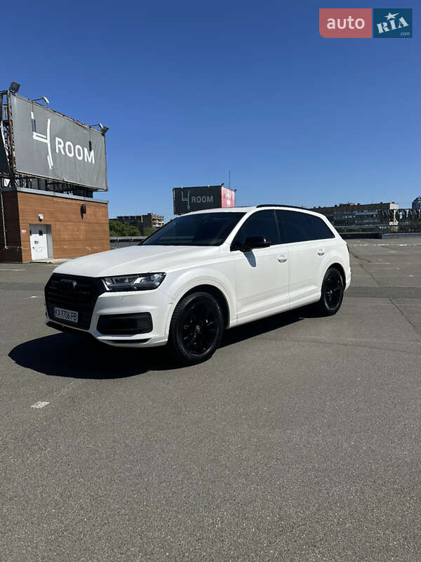 Позашляховик / Кросовер Audi Q7 2017 в 