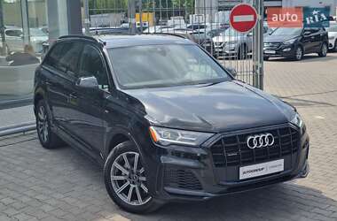Позашляховик / Кросовер Audi Q7 2021 в 