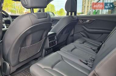 Позашляховик / Кросовер Audi Q7 2021 в 