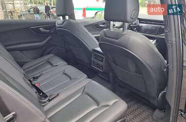 Позашляховик / Кросовер Audi Q7 2021 в 