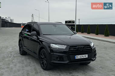 Внедорожник / Кроссовер Audi Q7 2016 в 