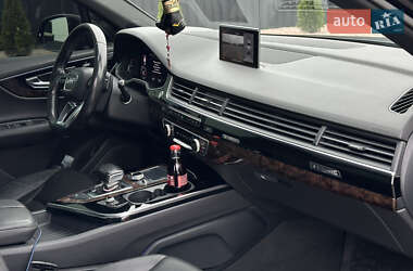 Внедорожник / Кроссовер Audi Q7 2016 в 