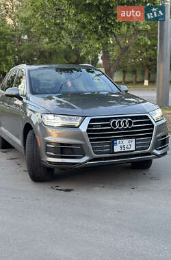 Позашляховик / Кросовер Audi Q7 2017 в 