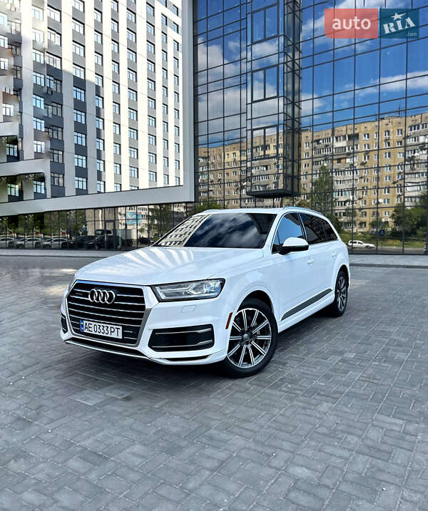 Внедорожник / Кроссовер Audi Q7 2015 в 