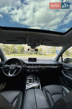 Внедорожник / Кроссовер Audi Q7 2015 в 
