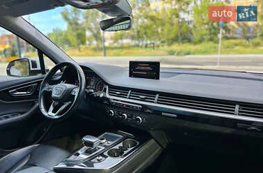 Внедорожник / Кроссовер Audi Q7 2015 в 