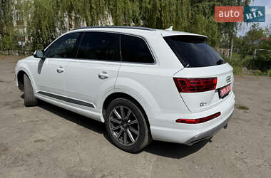 Внедорожник / Кроссовер Audi Q7 2016 в 