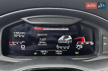 Позашляховик / Кросовер Audi Q7 2021 в 