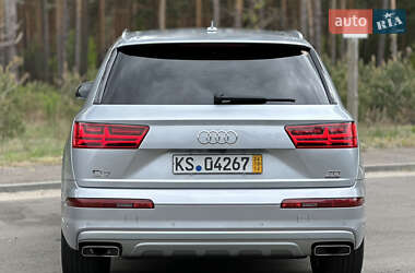 Внедорожник / Кроссовер Audi Q7 2016 в 