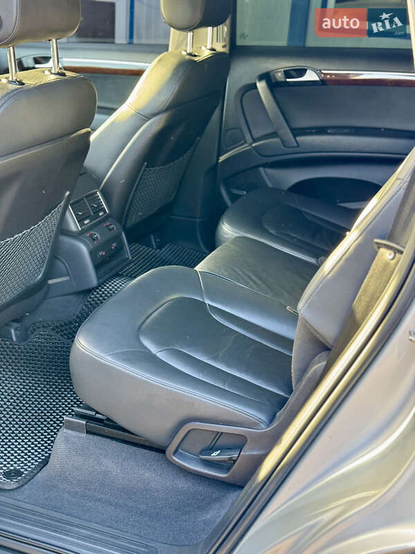 Позашляховик / Кросовер Audi Q7 2010 в Чернігові