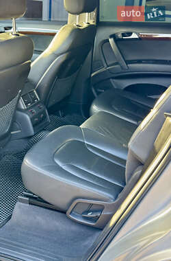 Позашляховик / Кросовер Audi Q7 2010 в 