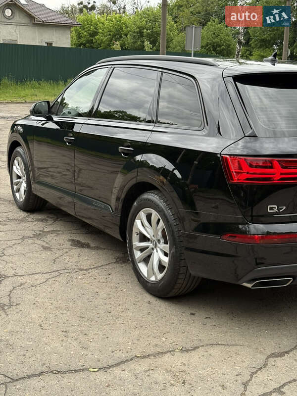 Позашляховик / Кросовер Audi Q7 2019 в Чернівцях