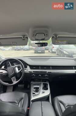 Позашляховик / Кросовер Audi Q7 2015 в 
