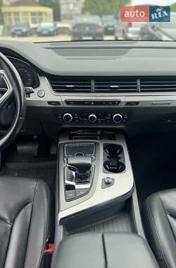 Позашляховик / Кросовер Audi Q7 2015 в 