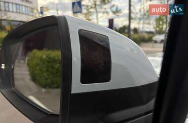 Внедорожник / Кроссовер Audi Q7 2016 в 