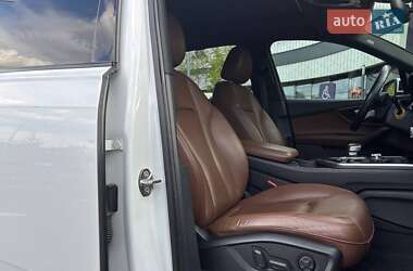 Внедорожник / Кроссовер Audi Q7 2016 в 