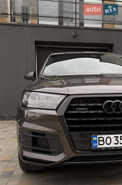 Внедорожник / Кроссовер Audi Q7 2015 в 