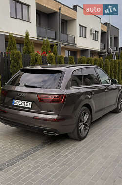 Внедорожник / Кроссовер Audi Q7 2015 в 