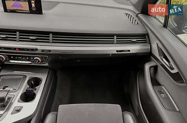 Внедорожник / Кроссовер Audi Q7 2015 в 