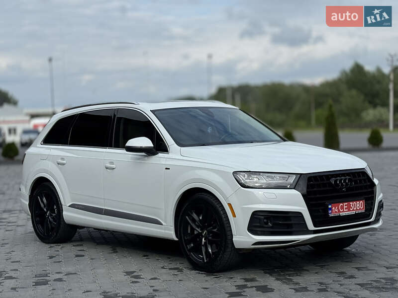 Внедорожник / Кроссовер Audi Q7 2017 в Черновцах