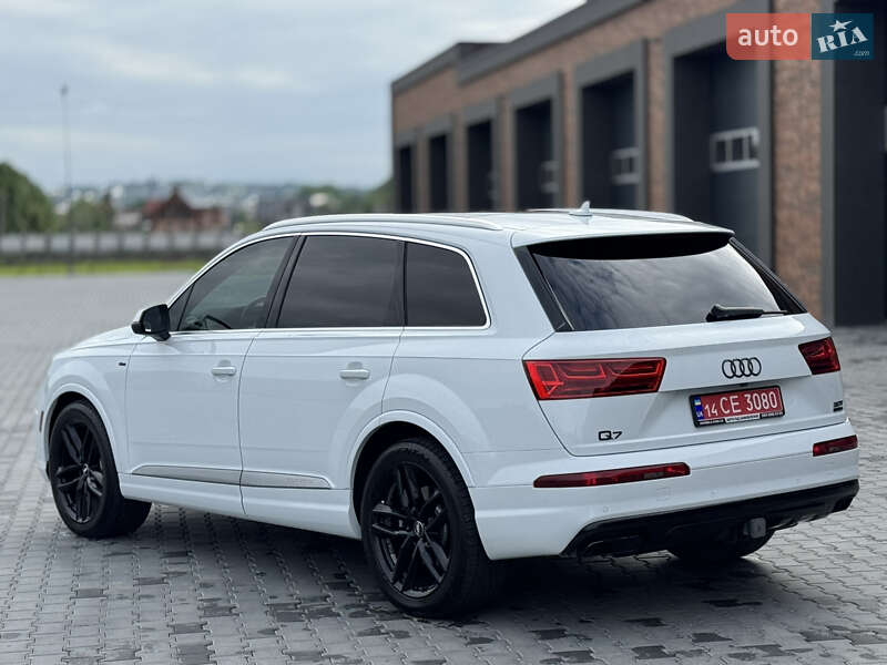 Внедорожник / Кроссовер Audi Q7 2017 в Черновцах