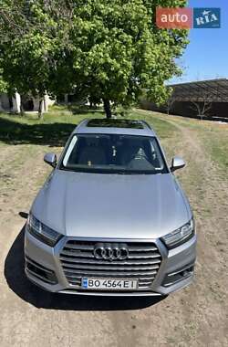 Внедорожник / Кроссовер Audi Q7 2017 в 