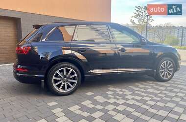 Внедорожник / Кроссовер Audi Q7 2016 в 