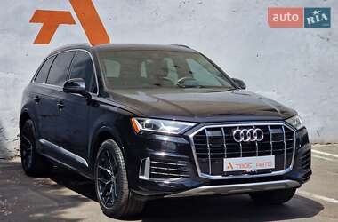 Позашляховик / Кросовер Audi Q7 2021 в 
