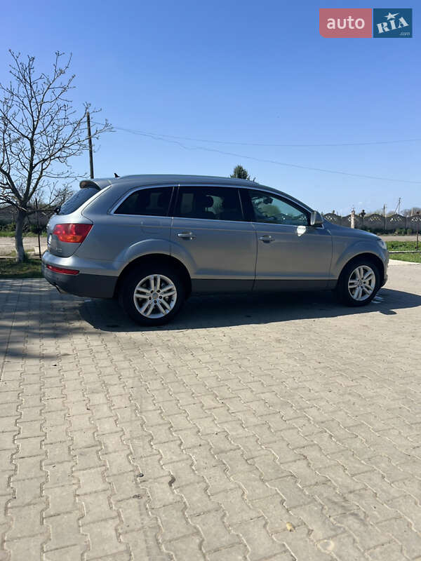 Внедорожник / Кроссовер Audi Q7 2007 в Кицмани