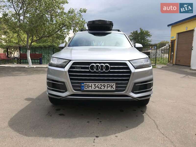 Позашляховик / Кросовер Audi Q7 2018 в Новій Одесі