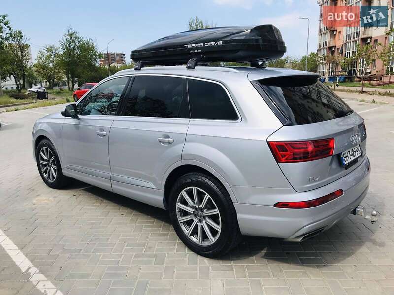 Позашляховик / Кросовер Audi Q7 2018 в Новій Одесі